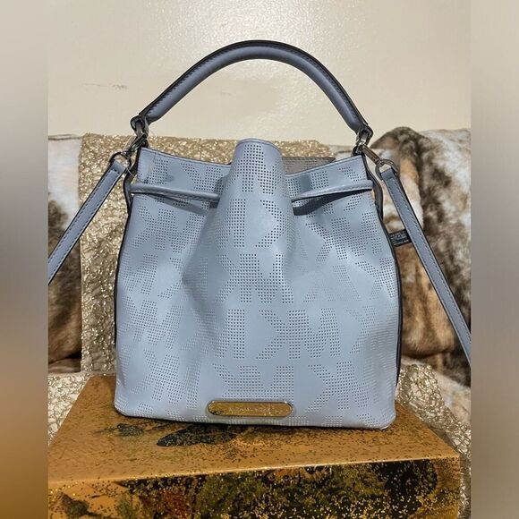 MICHAEL KORS PREMIERE Suri Medium Logo Perforated Suede Shoulder bag Reversible - Picture 5 of 16